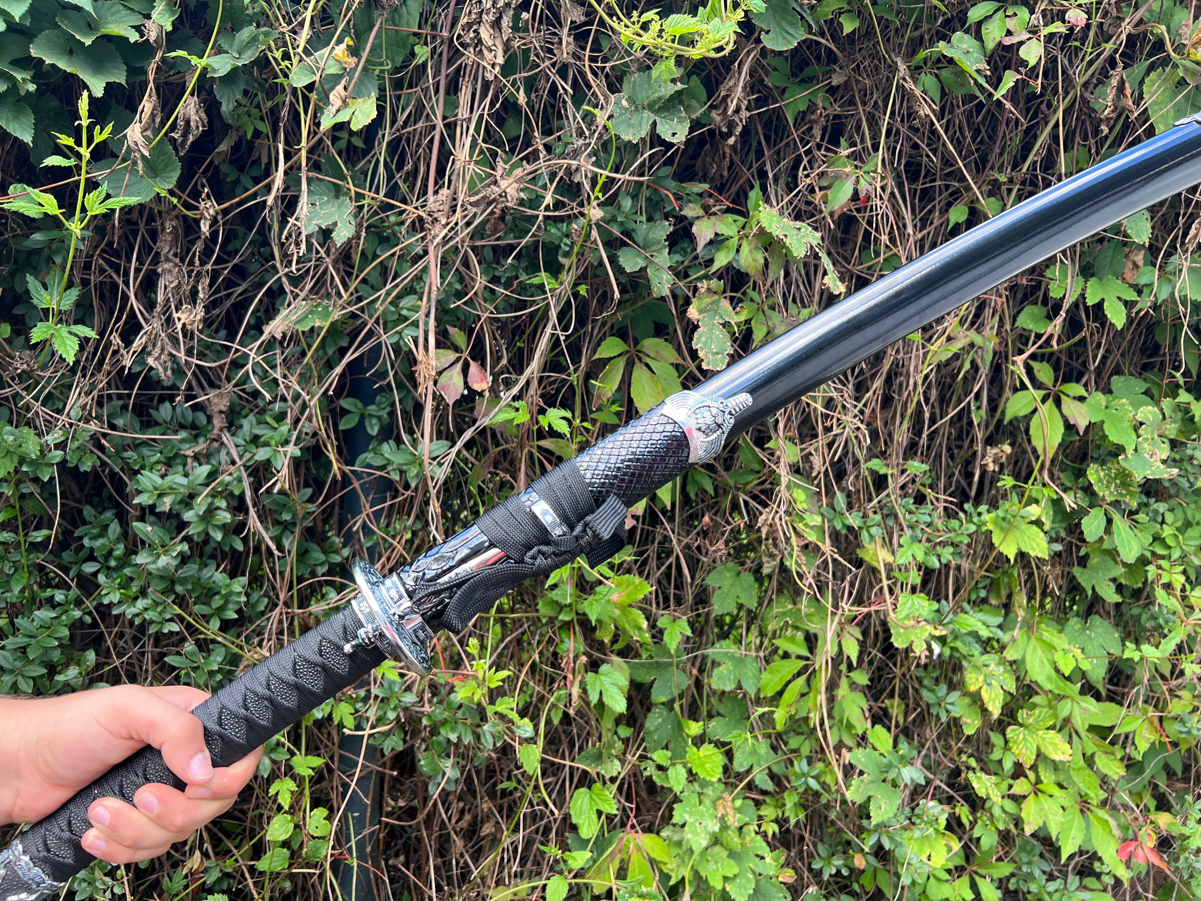 Katana with knives in black