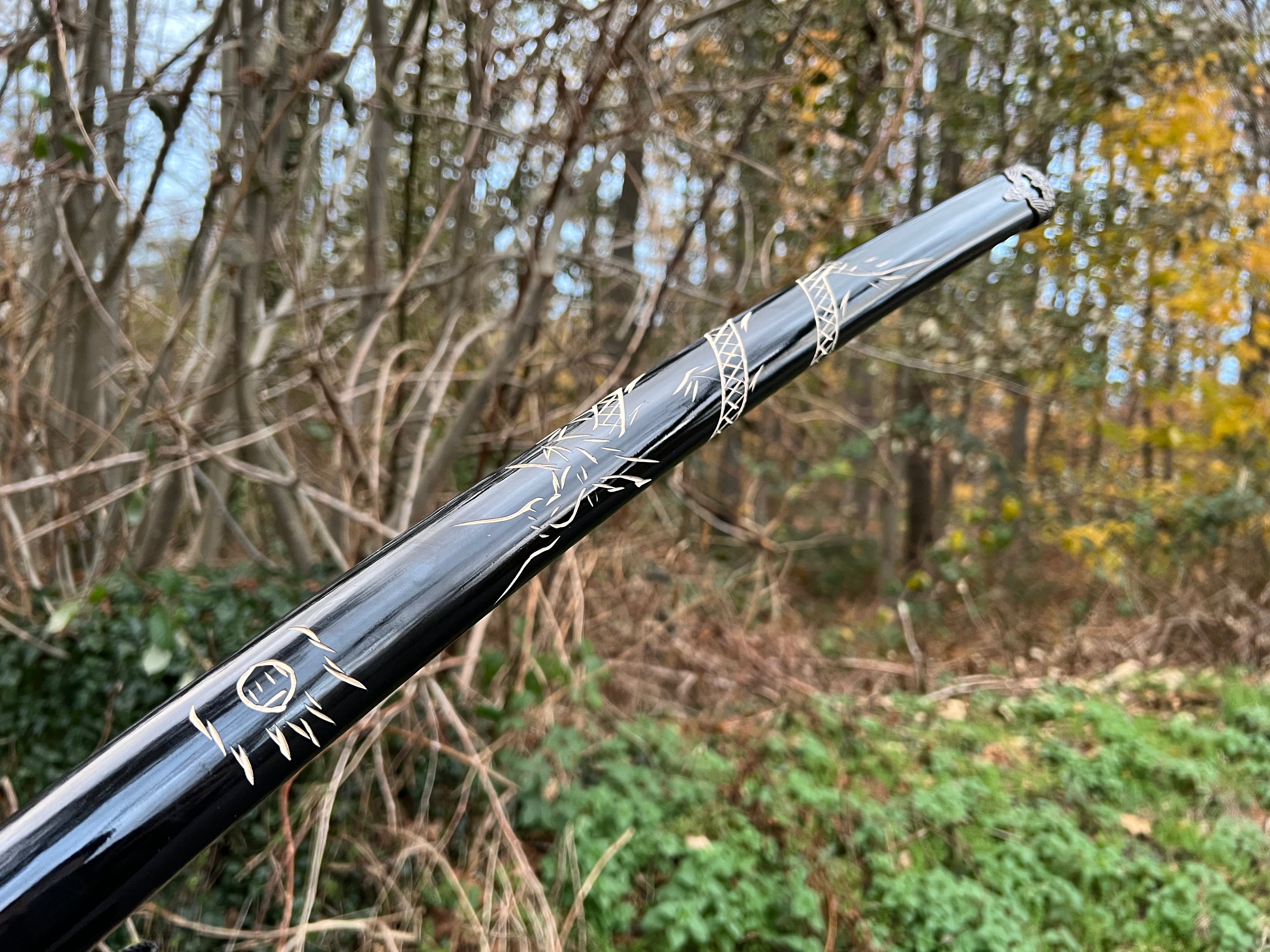 Katana in black with dragon pattern (pre-order)