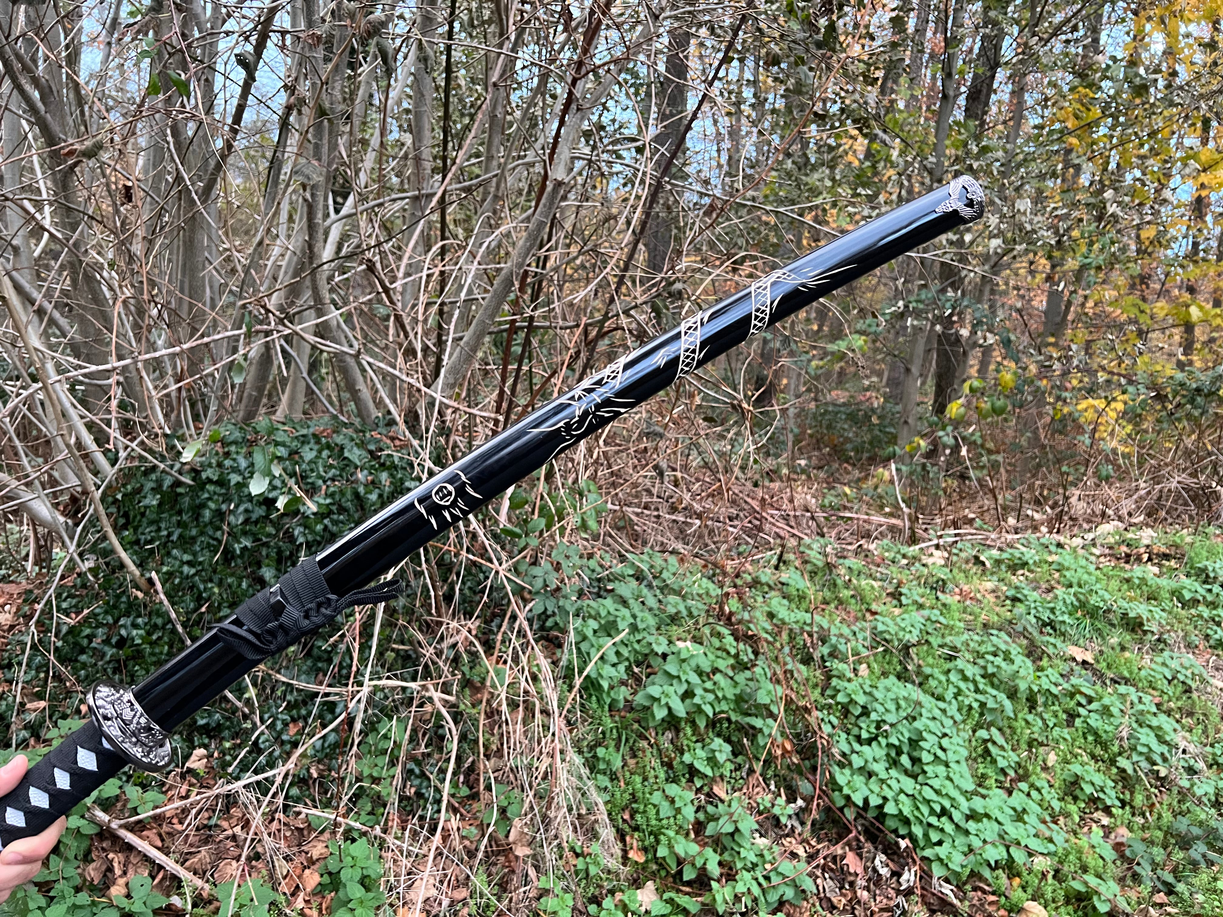 Katana in black with dragon pattern (pre-order)