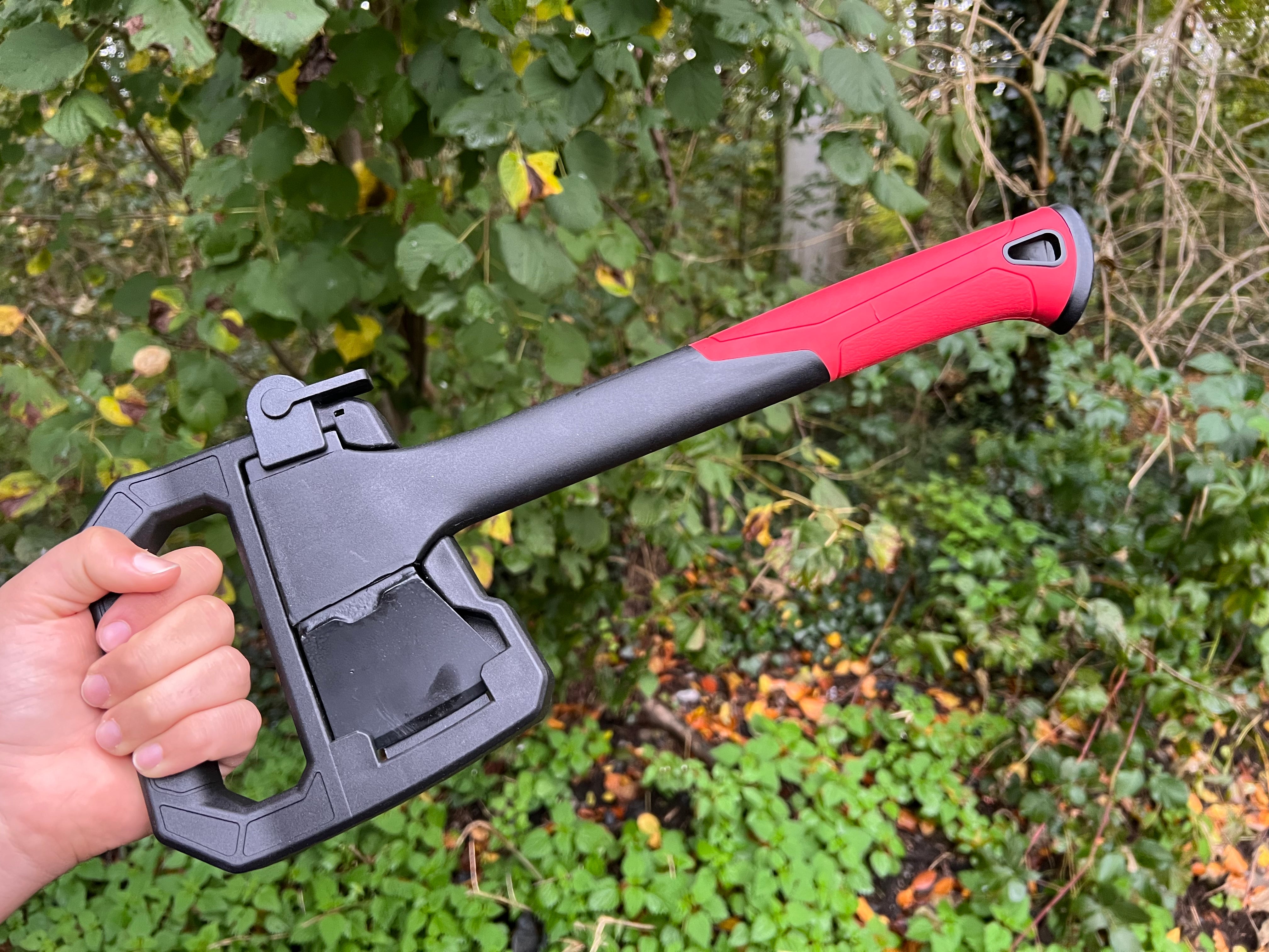 Robust outdoor ax with transport protection and non-slip handle-Ideal for Camping &amp; Survival