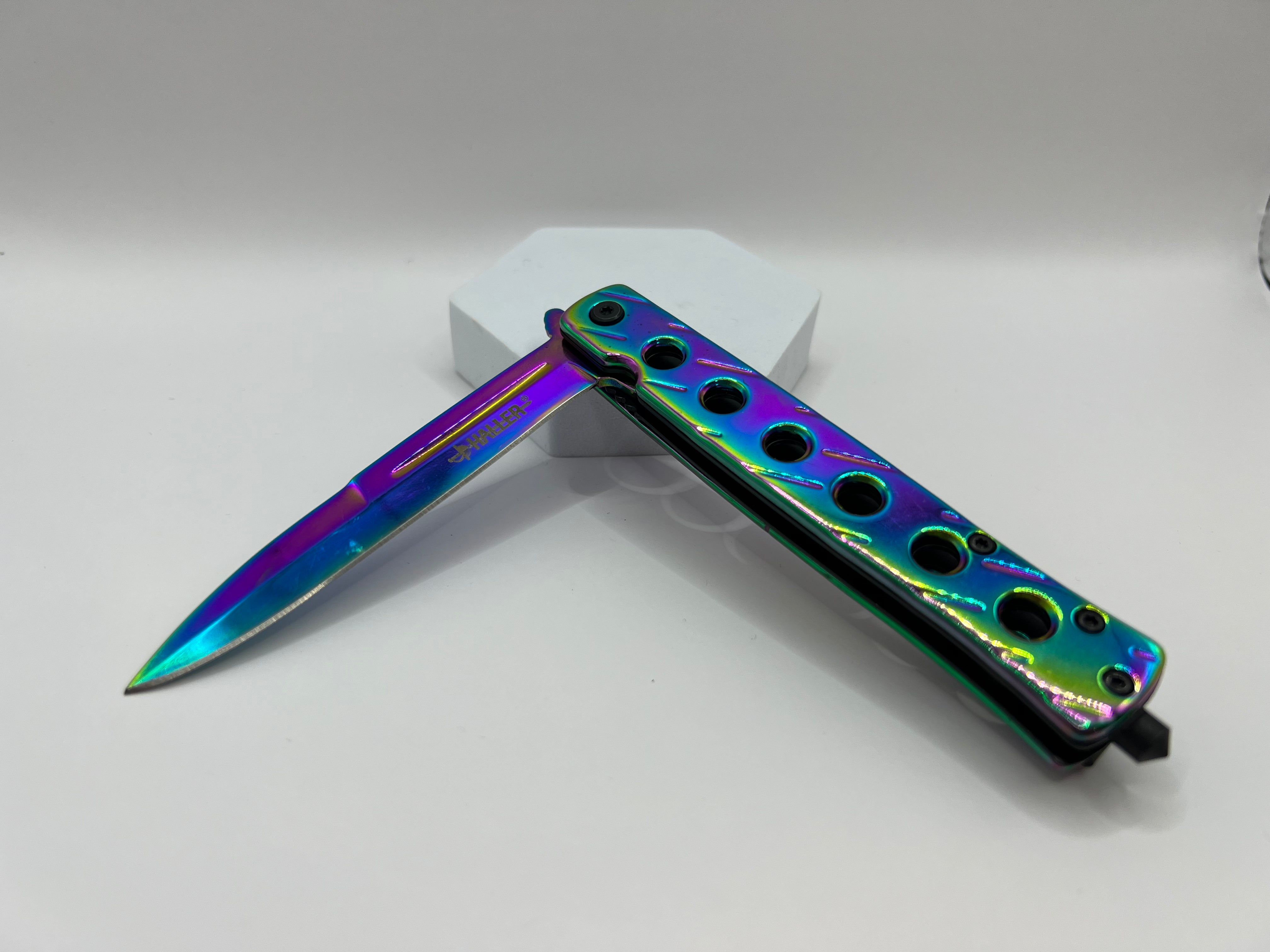 Stiletto Rainbow - Ein farbenfrohes Taschenmesser mit lebendiger Erscheinung