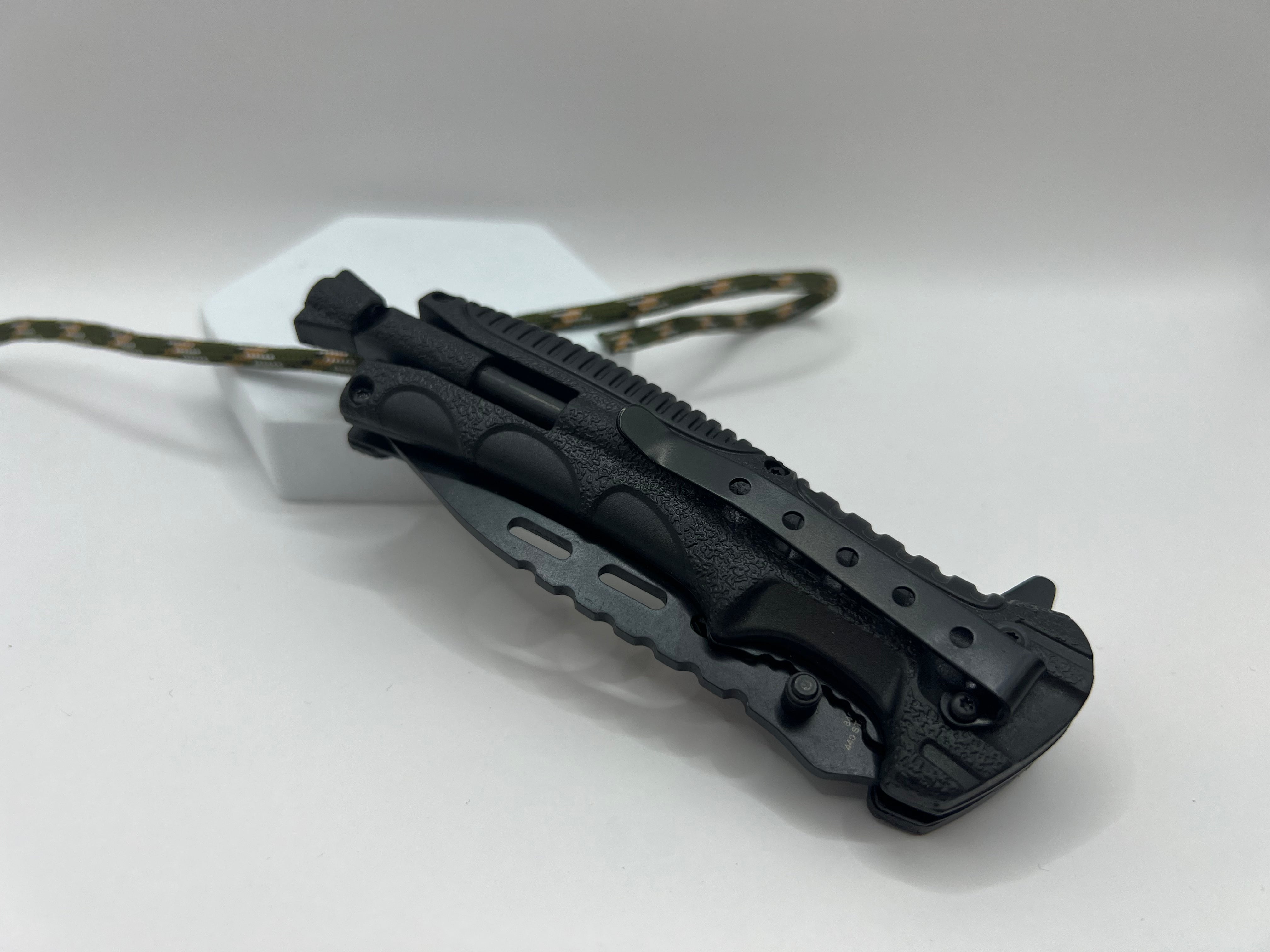 Tactical Camo Einhandmesser mit Feuerstarter und Clip
