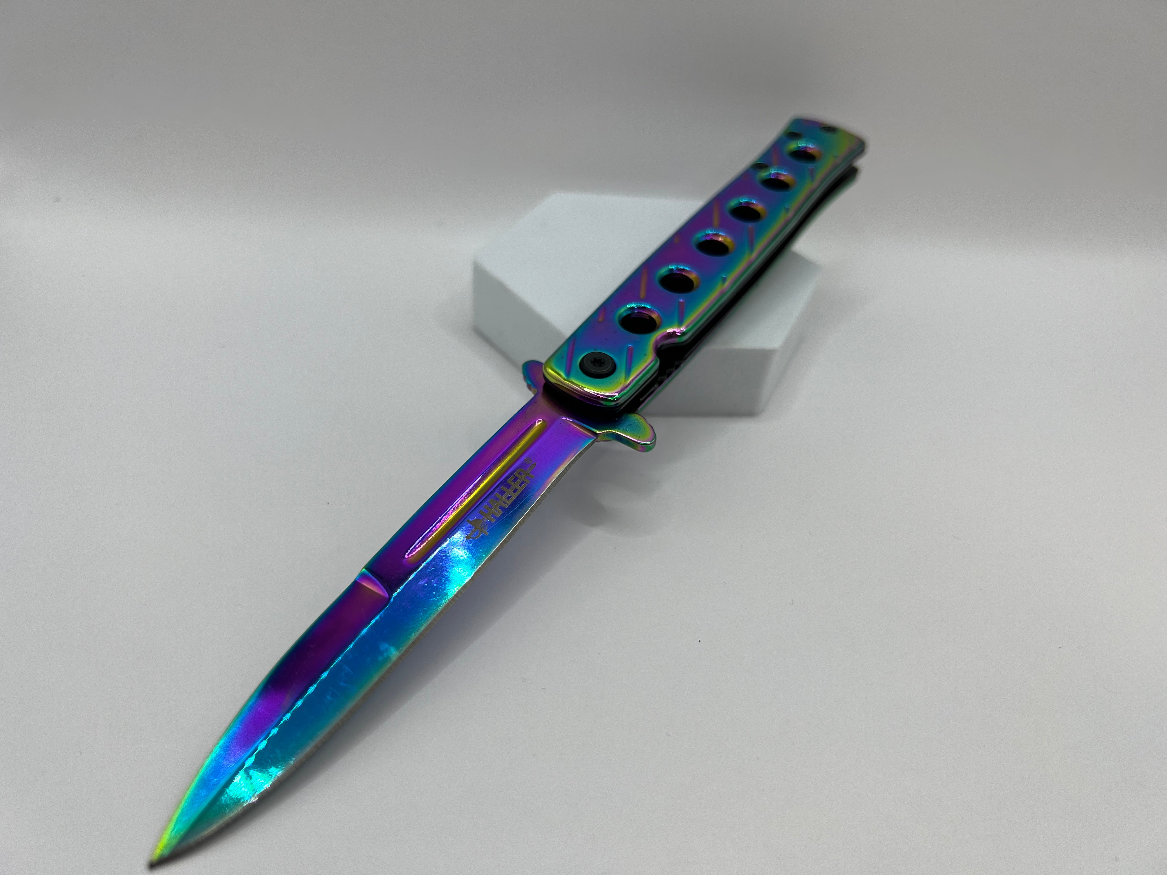 Stiletto Rainbow-A colorful pocket knife with a vivid appearance