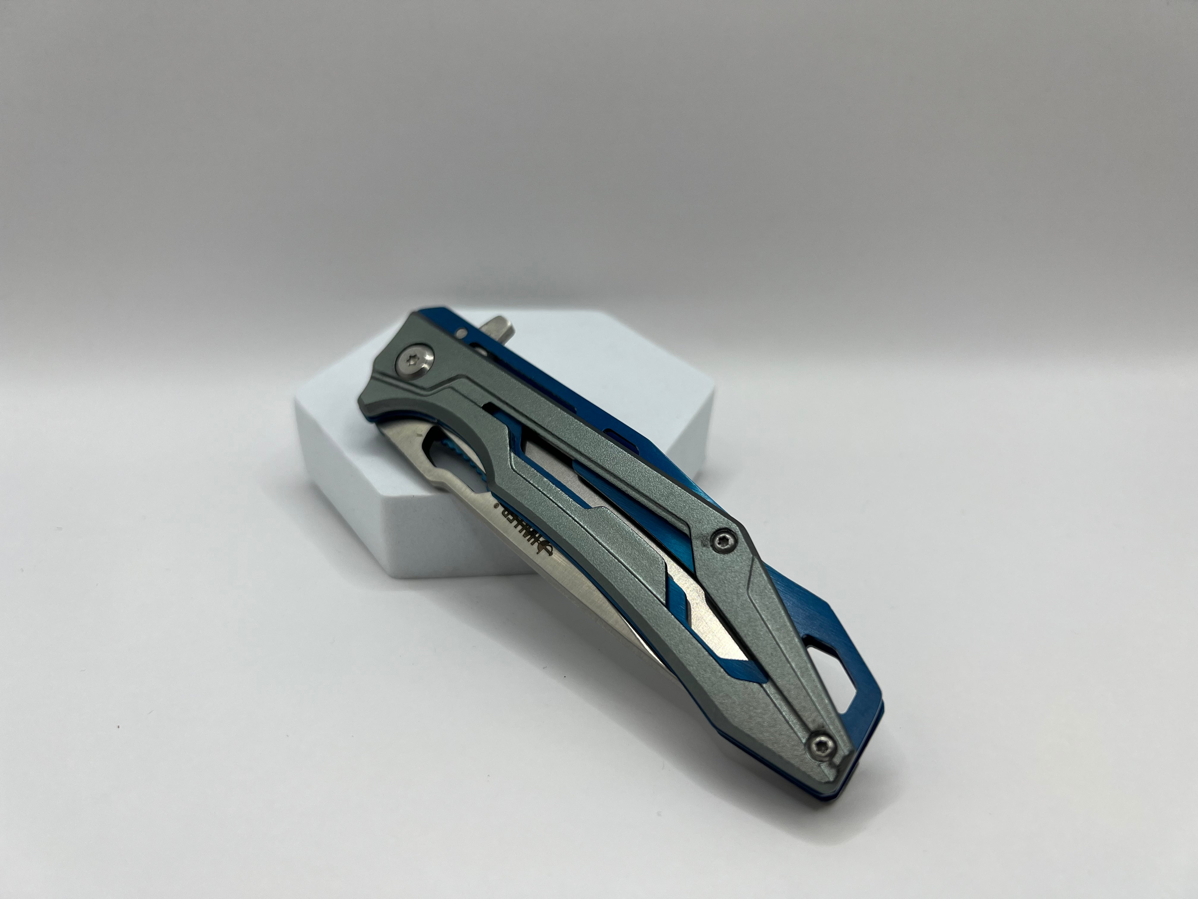 Stilvoll und zuverlässig - Das Metall-Taschenmesser in elegantem Design