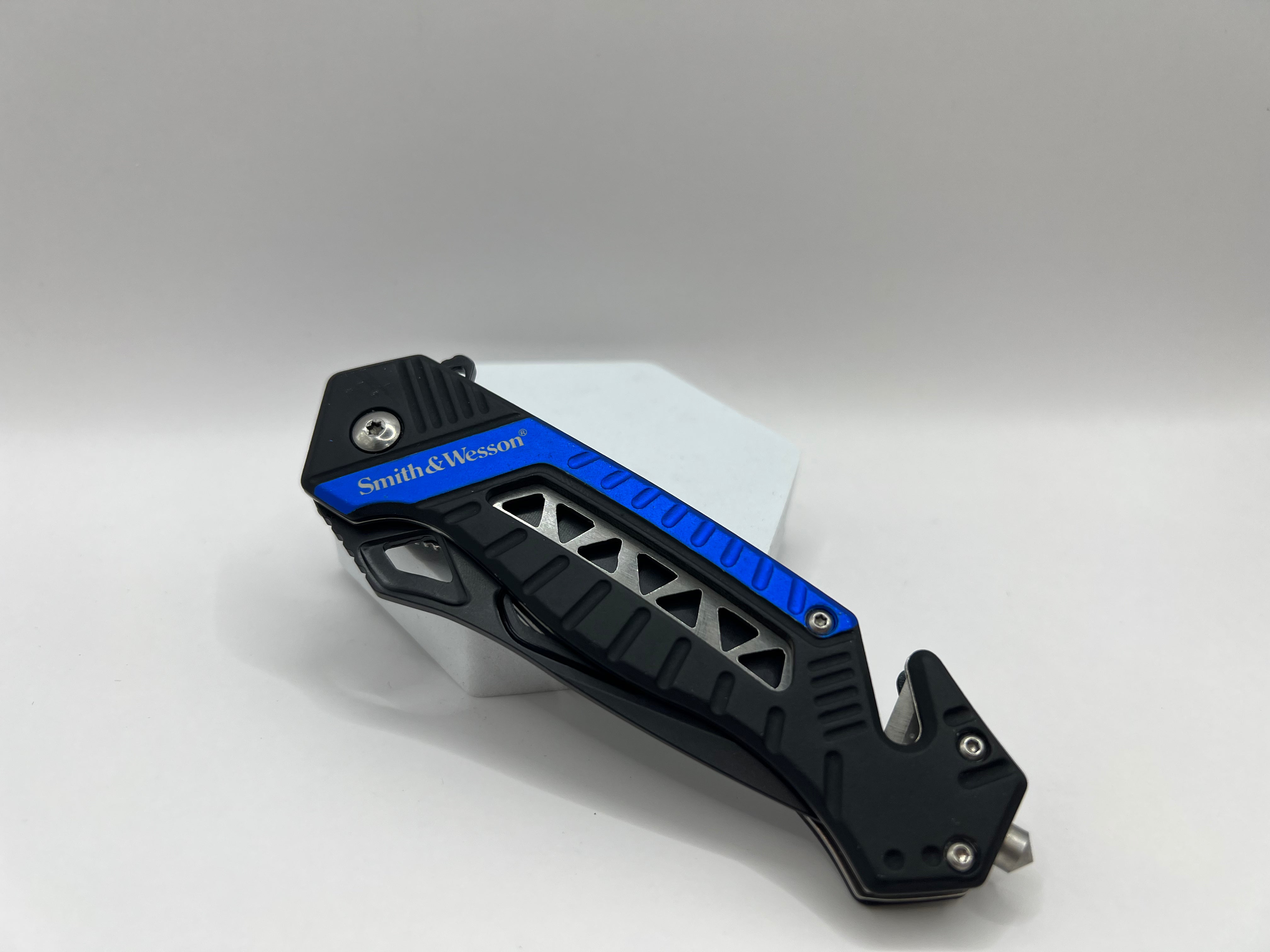 Smith & Wesson Rescue Taschenmesser Blau - Zuverlässige Leistung für Rettungs- und Alltagssituationen