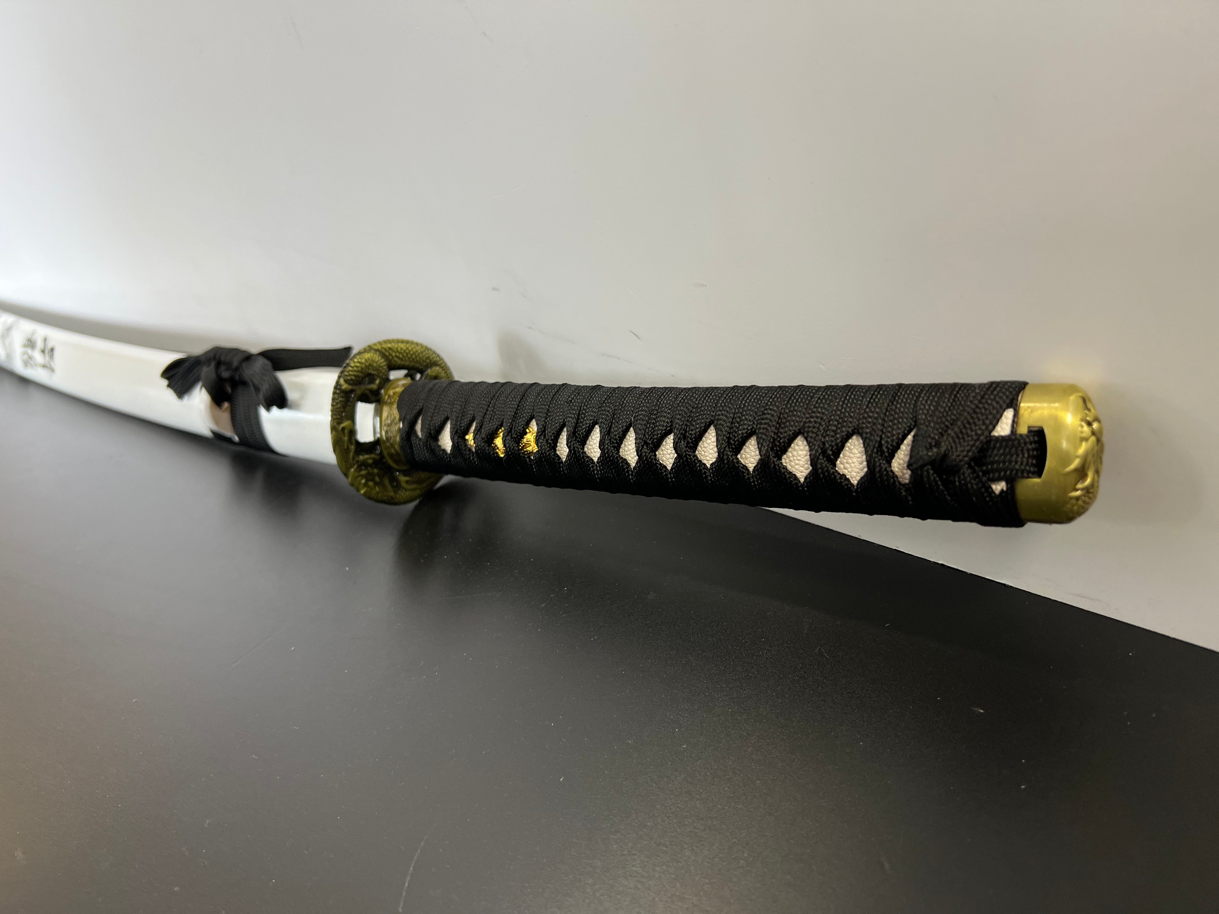 Katana with dragon pattern