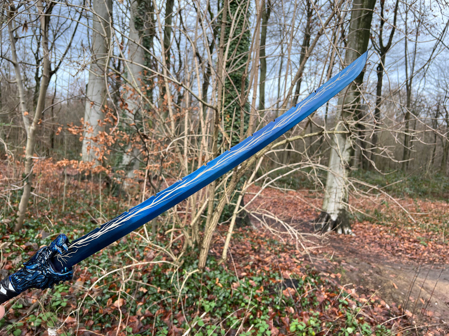Practical hand-forged Longquan sword with wolf's head (blue)