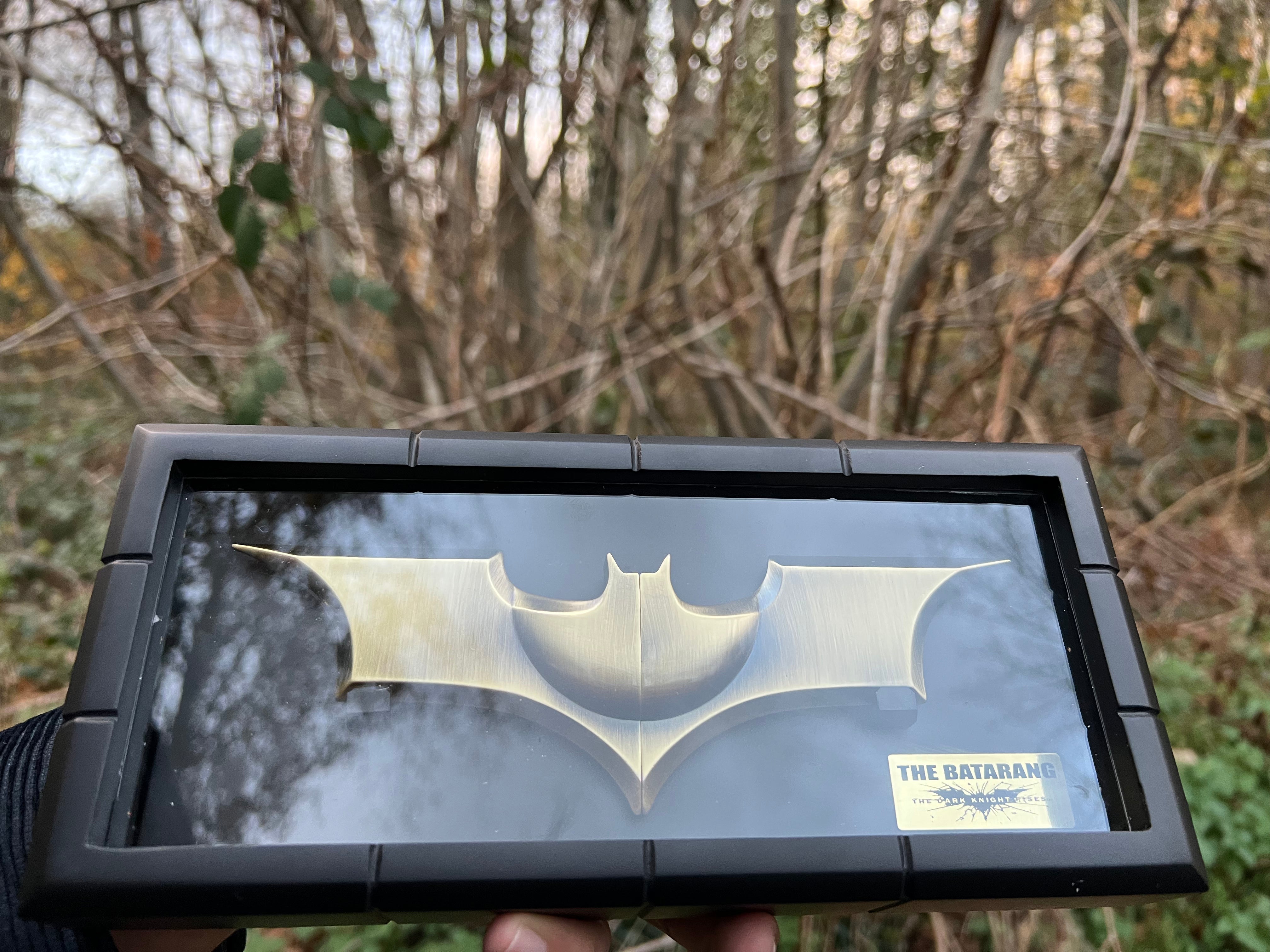 1zu1 Batarang with Wall Mount - Batman