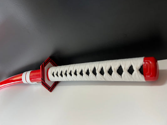 Die Katana der Wassersäule Tomioka aus Demon Slayer. Das Schwert hilft dem Dämonen Jäger dabei die Dämonen auszulöschen welche unschuldige Menschen töten. Tomioka ist der erste Dämonen Jäger welcher dem Hauptprotagonisten Tanjiro Kamado über den Weg läuft. Tomioka versuchte als erstes die Schwester von Tanjiro, also Nezuko, zu töten aber verschonte sie für das erste. Giyu Tomioka ist eine sehr Ruhige Person aber ist dafür sehr stark, weshalb er zu den Säulen gehört. 
