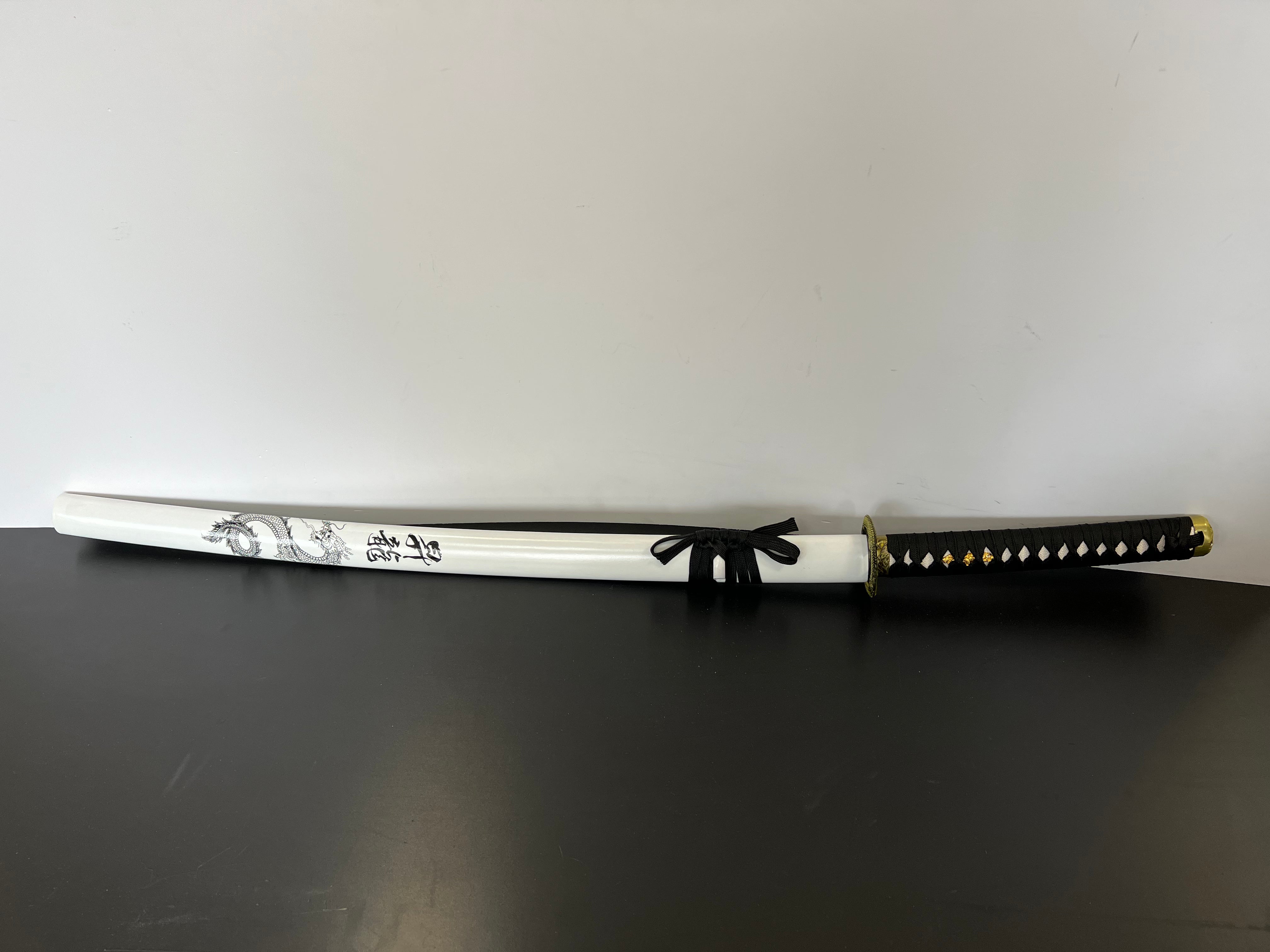 Katana with dragon pattern